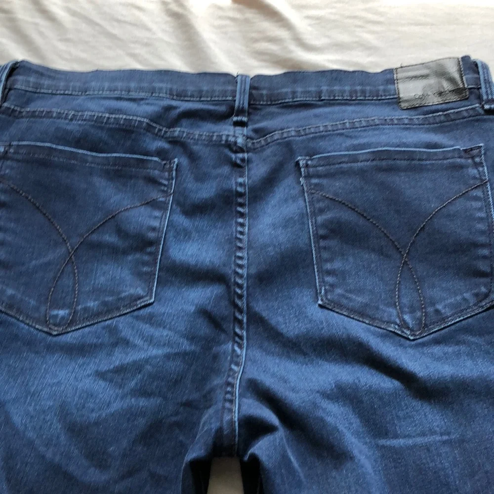 Model Off Duty Calvin Klein Dark‎ Wash Jeans RCKR KICK Dark Blue Size 33/16